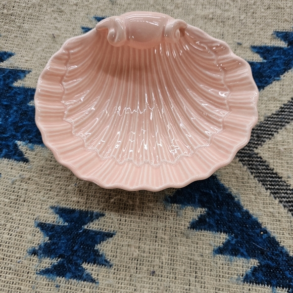 Pretty Pink Seashell Soap Dish - Picture 2 of 3